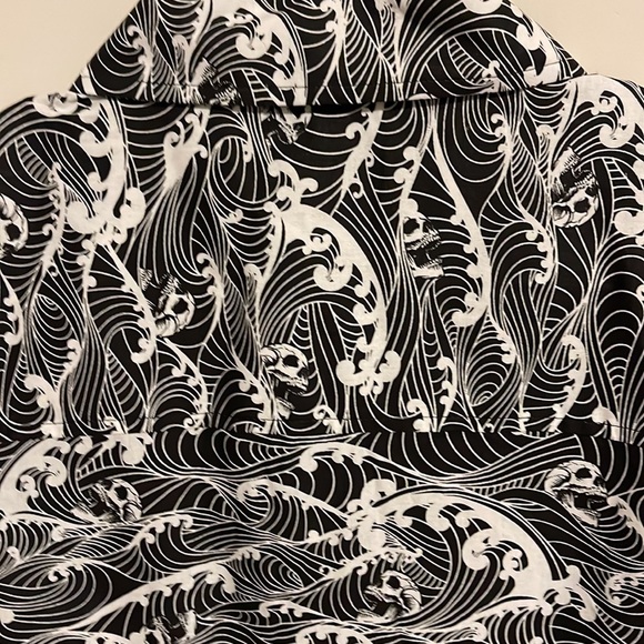 Skull + Wave Print Mens Button Up Size XL NWT VSTR - Picture 5 of 5